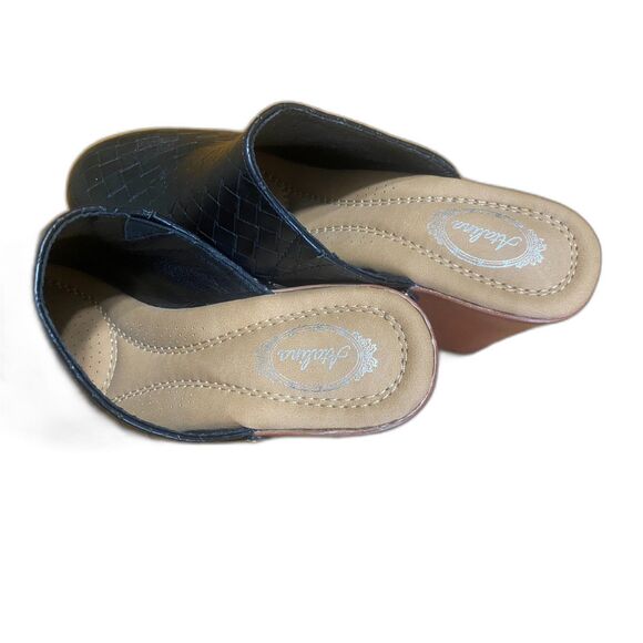 ATALINA FAUX LEATHER WOVEN PATTERN STUDDED HEELED CLOGS Size 8 - Picture 4 of 5